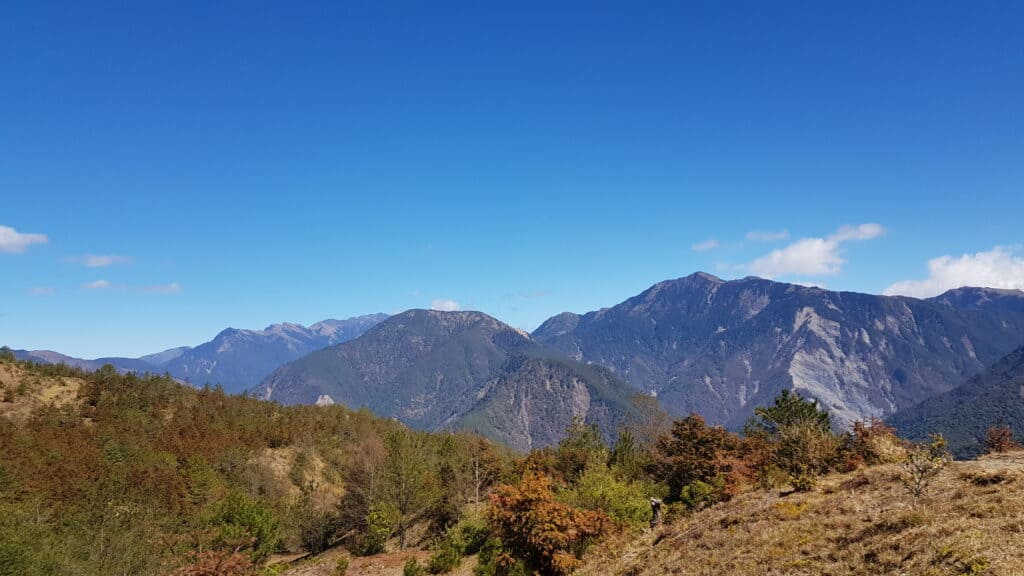 前往南橫天池沿線中之關古道山峰景色