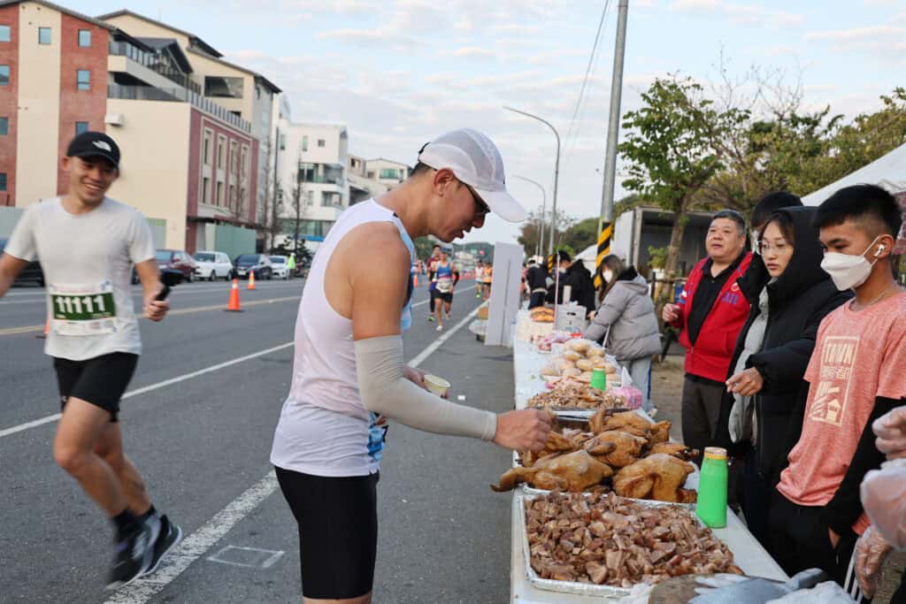 台南古都馬拉松具在地美食的補給站